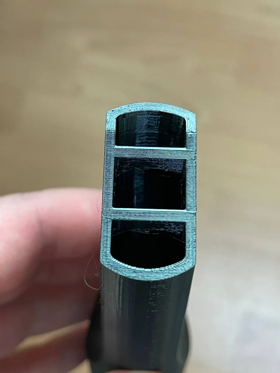 Saugdüse aus dem 3D-Drucker, Querschnitt mit drei Kanälen.